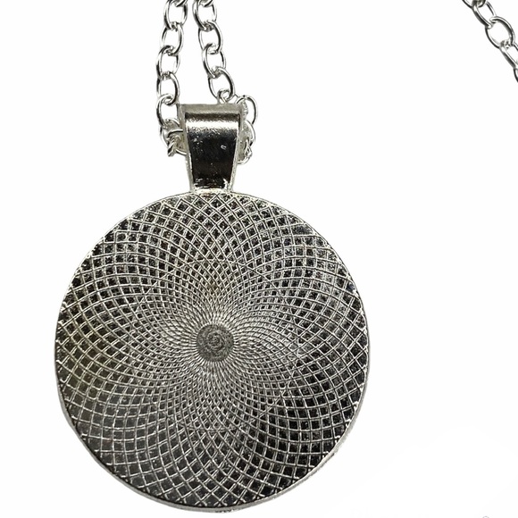 Marilyn Monroe Necklace. - Picture 2 of 4